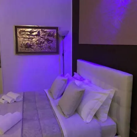 Vitti's 2*